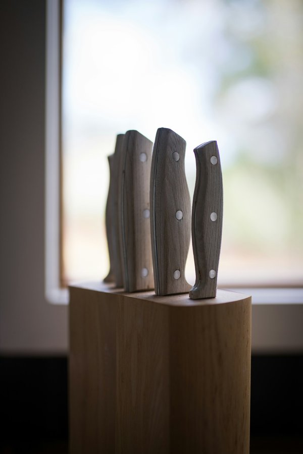 Discover the unique allure of artisanal cutlery with morta wood